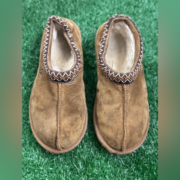UGG Brown Suede Slip-On Shoes‎ Size 7 - Picture 1 of 7